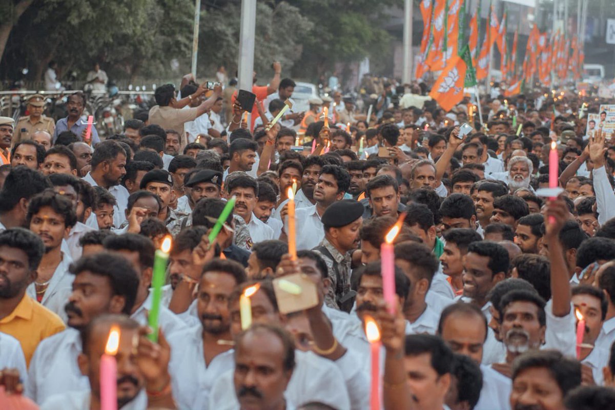 annamalai_k's tweet photo. Along with veterans of the Indian Armed Forces who spent their lives in the service of our nation, brothers &amp; sisters of @BJP4TamilNadu, sat on a one-day fast in solidarity with the bereaving family of Lance Naik Prabhu, who was brutally murdered by a DMK councillor. (1/5) https://t.co/A3tJbrubVZ