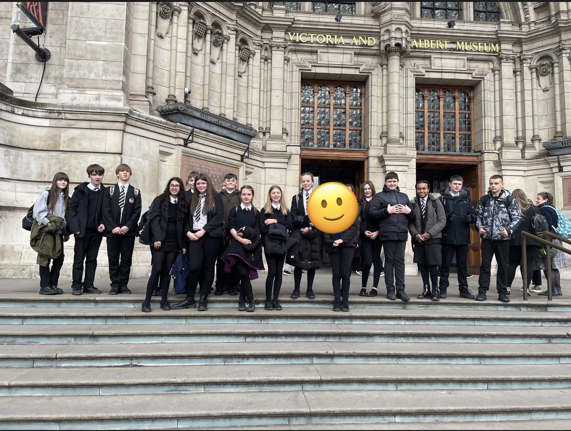 nikkibissett's tweet photo. Fantastic opportunity for some of @YewlandsAcademy Y9 budding artists to visit the @V_and_A museum in London as part of their collaborative work with @SheffMuseums @brigantialearn1 @BLT_CEO #Enrichment #CreatingExcellenceTogether https://t.co/bnleG0Y5PN