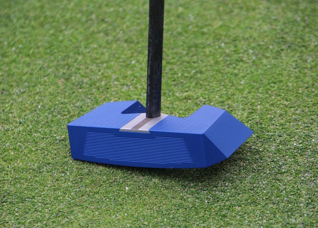 Golfalot's tweet photo. Describe Adam Scott's new putter using an emoji... 🤔 https://t.co/ExiBqgFNr8