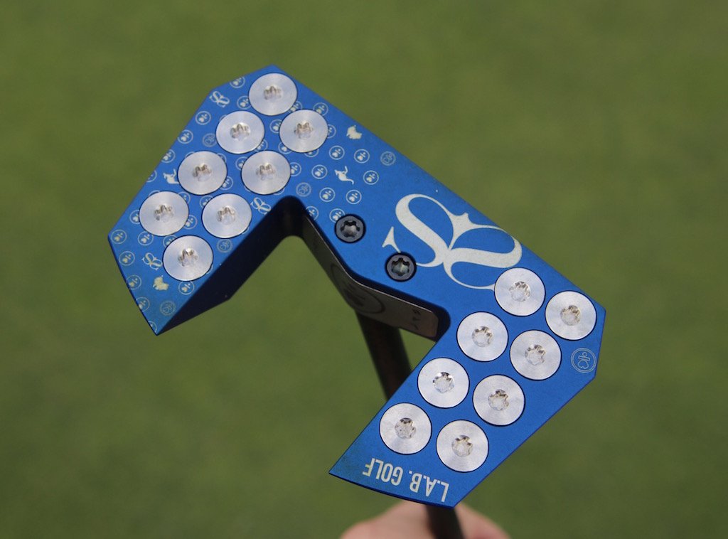Golfalot's tweet photo. Describe Adam Scott's new putter using an emoji... 🤔 https://t.co/ExiBqgFNr8