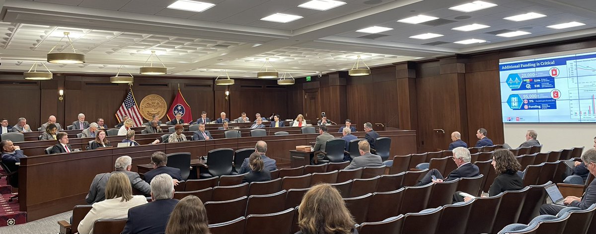 JRClemmons's tweet image. It’s only 8:30am and @myTDOT is already trying to convince Tennesseans that toll lanes aren’t *actually* toll lanes. Because they’re optional.🤦🏻‍♂️ @GovBillLee, if you’re going to give private companies our roadways to let them profit from TN families’ inconvenience, just be honest.