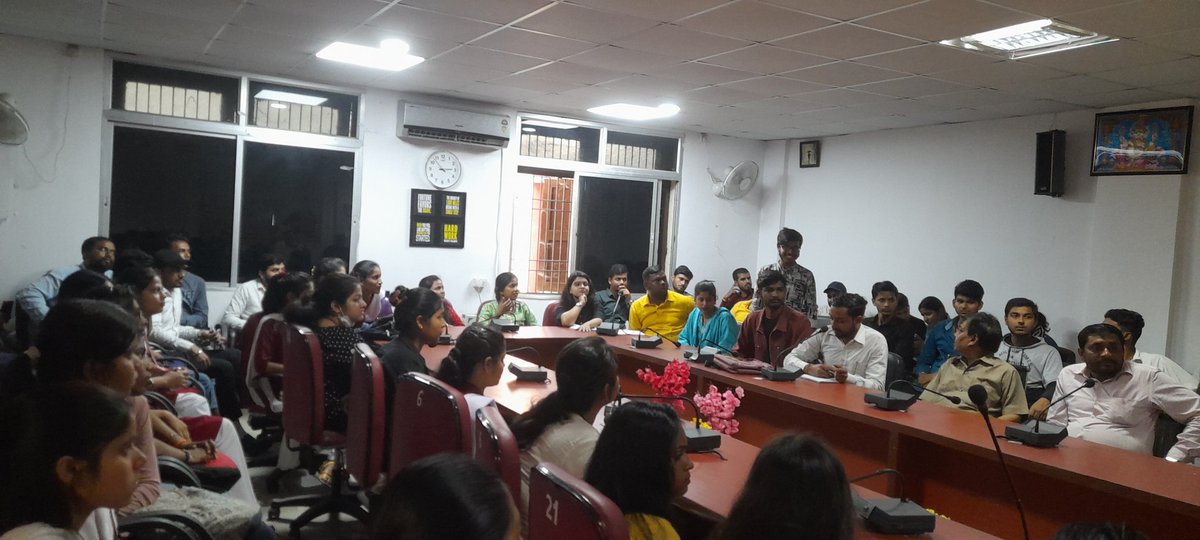 ABVPVoice's tweet photo. अभाविप पाटलिपुत्र विवि इकाई द्वारा गंगा देवी महिला काॅलेज में बिहार के वर्तमान शैक्षणिक एवं सामाजिक परिदृश्य, बिहार में सकारात्मक बदलाव हेतु युवाओं की भूमिका सहित विभिन्न विषयों पर परिचर्चा का आयोजन किया गया जिसमें राष्ट्रीय महामंत्री श्री @yagywalkya विशेष रूप से उपस्थित रहे। https://t.co/Ketv78Z7nO