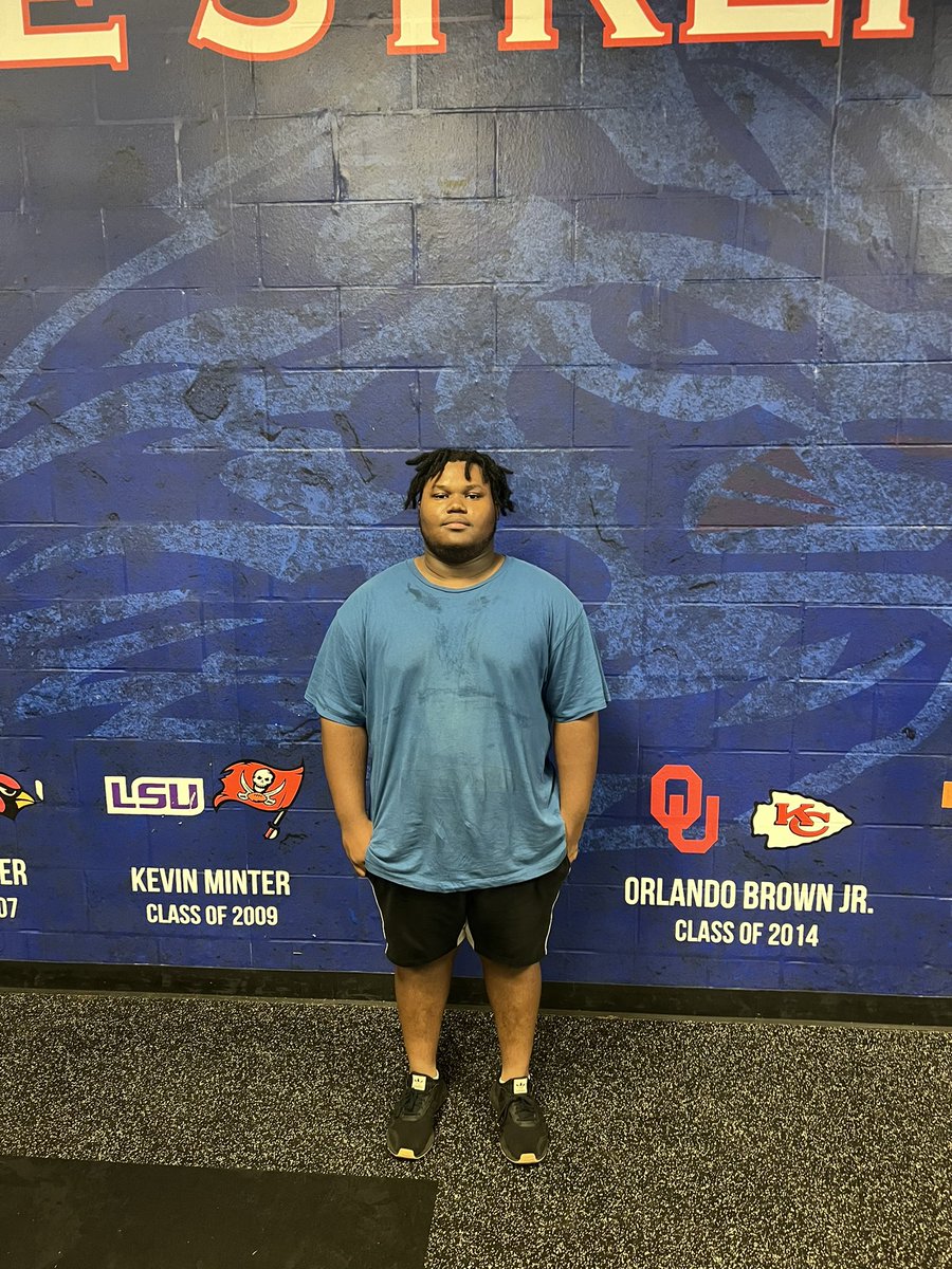 PTRFootball's tweet photo. Last week’s W.O.W. award goes to lineman Koby Ludy! Koby is the newest member of the 1,000 lb Club. Way to work Koby! #FindAWay #WorkerOftheWeek @PrincipalRidge @PRidge_AD @GDPsports @RecruitGeorgia @recruitNE_GA https://t.co/q8Gc1knyoM