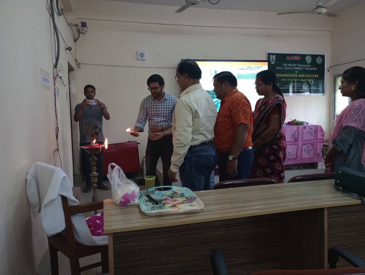Bishakhapriyad1's tweet photo. We,the students of OUAT Chiplima are privileged to be part of training programme sponsored by @IcarNahep. Earlier we have attended the training sessions of IDP and it seems to be very helpful and knowledgeable to us. 👏👏🎉 https://t.co/HJnnzrbGpQ