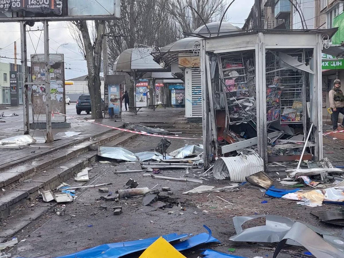 DefenceU's tweet photo. "We are not at war with the people of Ukraine," putin said today. Also today, russian terrorists, who are mistakenly called an “army,” shelled a public transport stop in Kherson.
5 people are dead, 21 wounded.
Indeed, killing civilians is not war, it’s terror.

📷@operativno_ZSU https://t.co/6c82H0NZU4