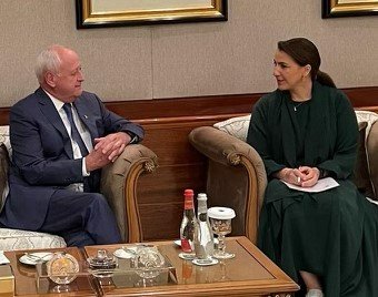 Saskatchewan has a great story to tell when it comes to agriculture! 
Honoured to meet with <a href="/mariammalmheiri/">Mariam Almheiri | مريم المهيري</a> to share our story and discuss working together with the UAE in areas of sustainability, ag tech and innovation.