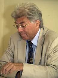 manuel_suarez_'s tweet photo. Hoy al medio día tenemos una cita con Frédéric Barbier; imperdible!! Los esperamos en el Facebook del @IIBUNAM nos hablará de historia del libro, de bibliotecas y responderá tus preguntas. TE ESPERAMOS!! https://t.co/pJpUyKHDxe
