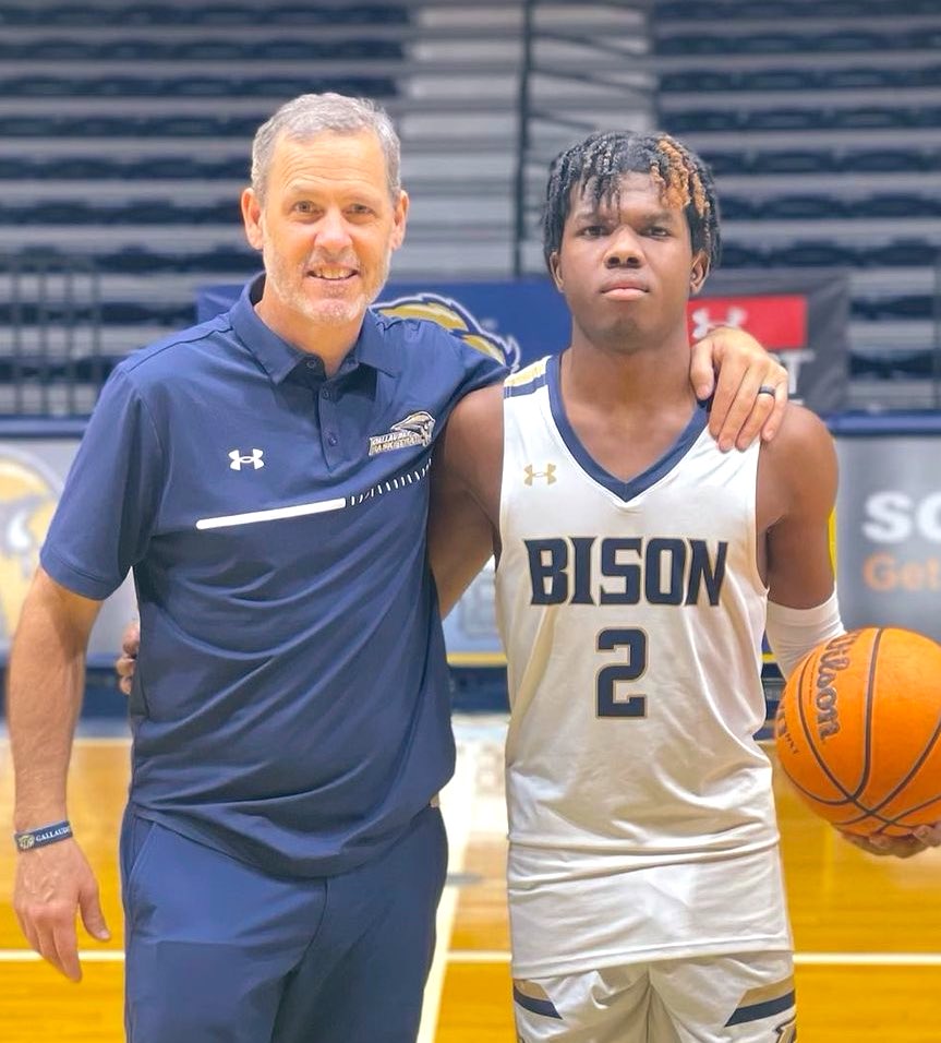 PRO_Movement1's tweet photo. 🔈#PRO News:

‘23 @CraytonJaheim was on an official visit to Gallaudet University this past weekend✔️

📌 @GallaudetU
📌 @GallaudetBison

#AgainstAllOdds 

Join the #PRO Family, Get Your Offer⤵️
https://t.co/jewKWsa9iS https://t.co/AFVBer5bmL