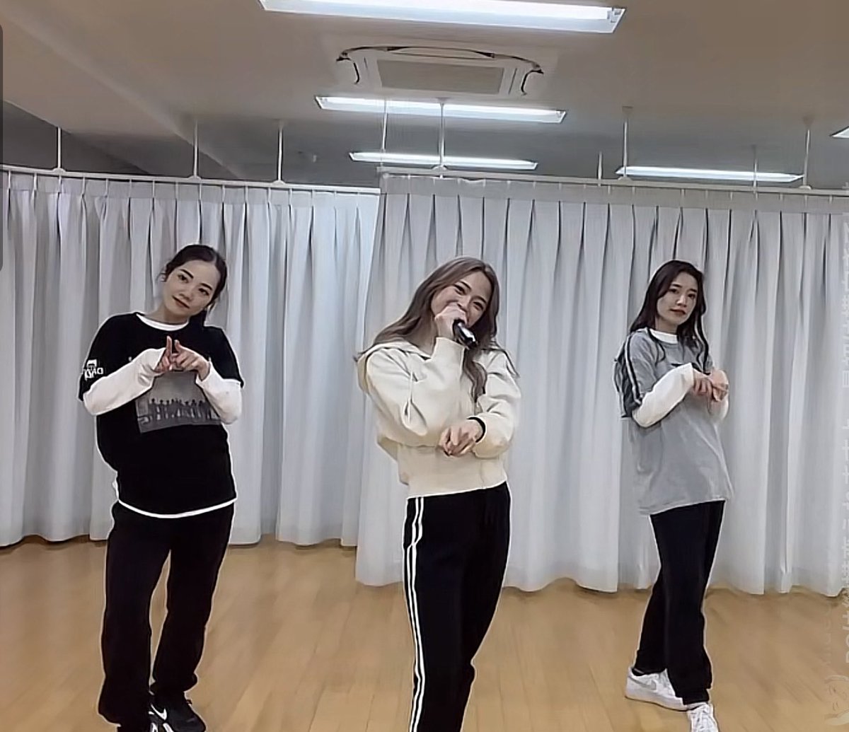 mie_piko0314's tweet image. tiktok配信お疲れ様でした🥰
福岡公演あと１５枚🎟開催できます様に👍
シャイニーポーズも可愛かった💕

#川森萌可
#princessproject 
@moca_112