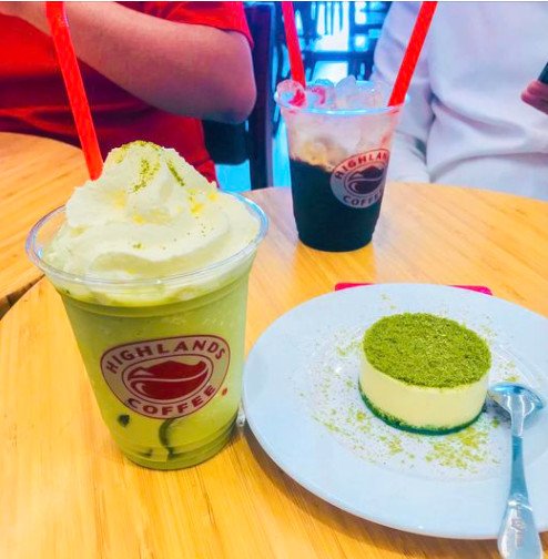 dinh123f's tweet photo. Chàng trai 18 tuổi không thể bên bạn suốt đời 
.. nhưng chàng trai 18cm thì có thể 🤪🤪🤪 https://t.co/TyV7iNjFzP
