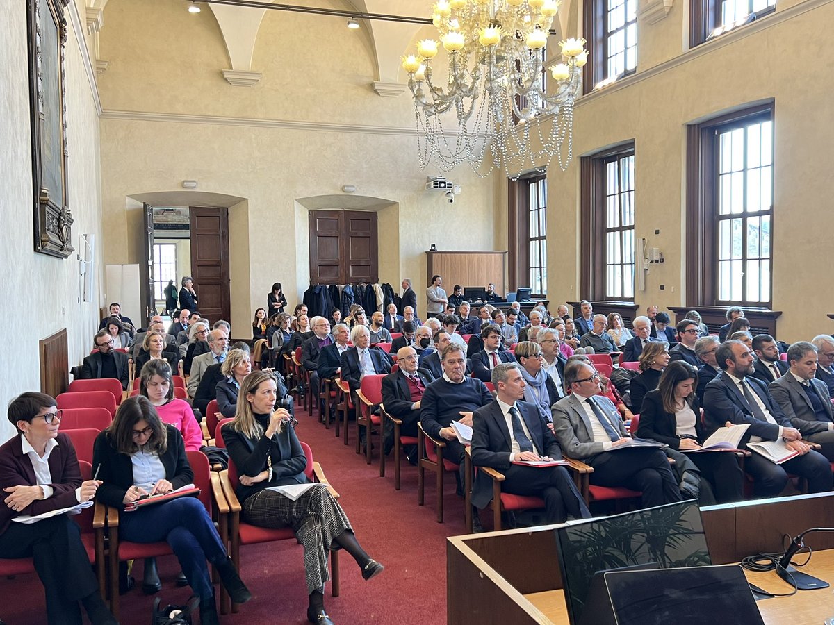 UCIMU's tweet image. Il #settore si muove bene sul fronte della sostenibilità: la metà delle aziende con Marchio #UCIMU dichiara di avere in programma, nel prossimo triennio, la pubblicazione di un Report di #Sostenibilità (48%) e la redazione di un Piano Strategico (54%).