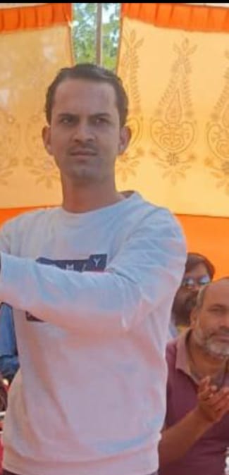 दुखद खबर

ग्राम पंचायत ईटार निवासी "ग्राम रोजगार सहायक" शैलेश पांडे का बीती रात हृदय गति रुकने से निधन होने की खबर मिली है। शासन की आंखे कब खुलेगी पता नही? 9000/-रु के  वेतन में 24 घंटे कार्य और मानसिक तनाव से यह हो रहा है।
<a href="/ChouhanShivraj/">Shivraj Singh Chouhan</a> @Iamsisodia1 <a href="/GRSUnionMP/">GRS Union MP</a> @GRSAssociation
