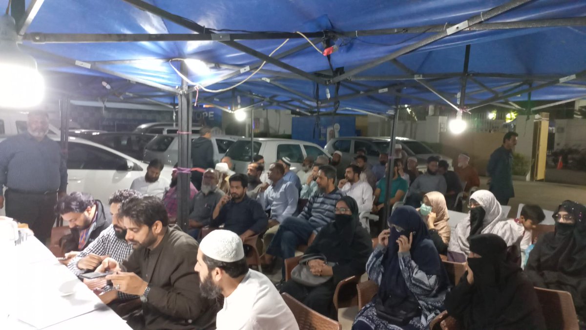 NimrahShiekh12's tweet photo. حافظ نعیم الرحمن صاحب پی آئ بی کالونی کے رہائشیوں کے ساتھ تعاون کی یقین دہانی کرواتے ہوئے ۔۔
پی پی اور پی ٹی آئی سے بھی اپیل ہے کہ عوام کا ساتھ دیں
@DFSMQM
@NaeemRehmanEngr
#SavePIBColony
#JusticeForPIBResidents https://t.co/sMZp464TCv