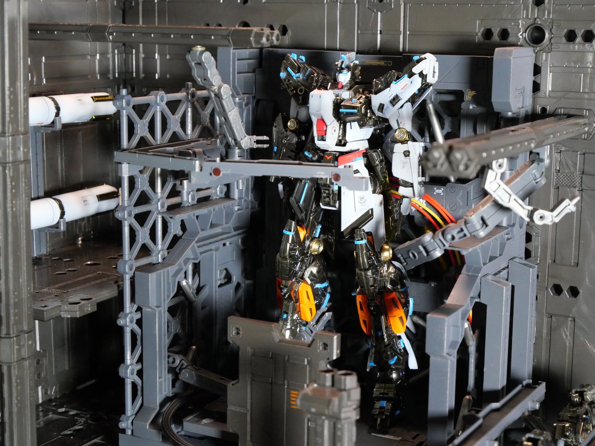 kimamode_043's tweet photo. ガンプラ制作風景(社外秘←)
ここにきてフェイスパーツを爪で引っ掛けて塗装剥げるという事態に😭
同じ色で塗るとか無理😊😊😊

#ガンプラ
#ガンプラ好きとつながりたい https://t.co/KEfT6cNzHj