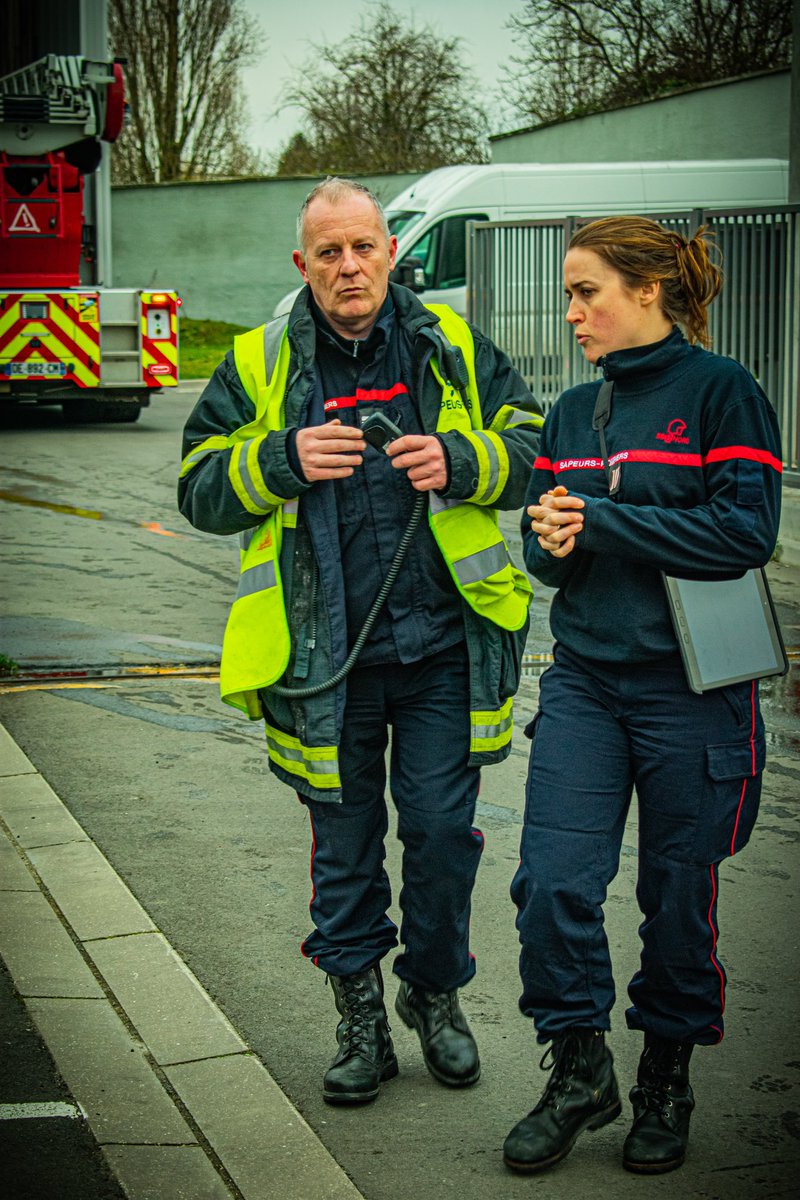 Sdis59's tweet photo. Une acquisition de 4️⃣0️⃣0️⃣unités a été réalisée, et 3️⃣0️⃣ centres de secours en sont d’ores et déjà dotés.

Les équipes opérationnelles y retrouvent des applications telles que:

👉 les fiches d’aide à la désincarcération,
👉 la base des établissements répertoriés, https://t.co/HAK8NWF0zv