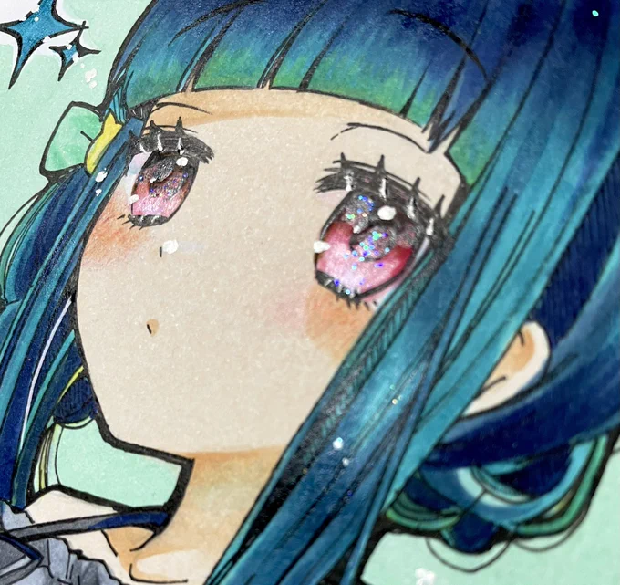まだまだ数が足りないけど次のシンステで販売する色紙チラアナログ着彩の練習がてら色つけてみたけどやっぱり色塗りって難しい…光に当てて傾けたらおめめキラキラです 