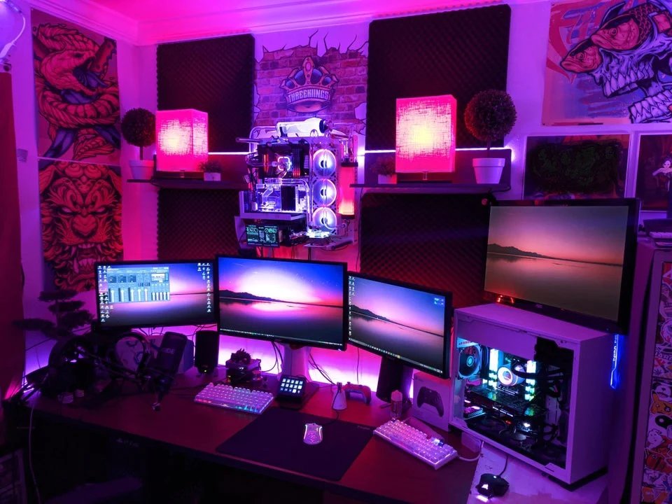 FrancisPSD's tweet photo. @MoNzTeR__ the mf room who said he don't have money to pay a simple social media design. https://t.co/k8qPSqArjJ
