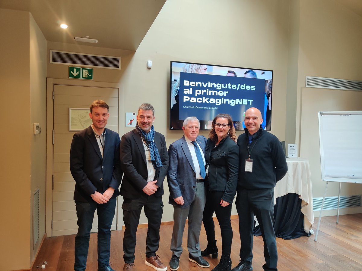 alexbrossa's tweet photo. I avui hem celebrat el primer #PackagingNET, on Enric Crous, director de @EstrellaDammCat durant prop de 30 anys, ens ha explicat com va passar una empresa local a una de global.
Acte també per a debatre estrategia d'empresa, fer xarxa i projectes. Organitzat per @packcluster. https://t.co/yfkF5H3nhH