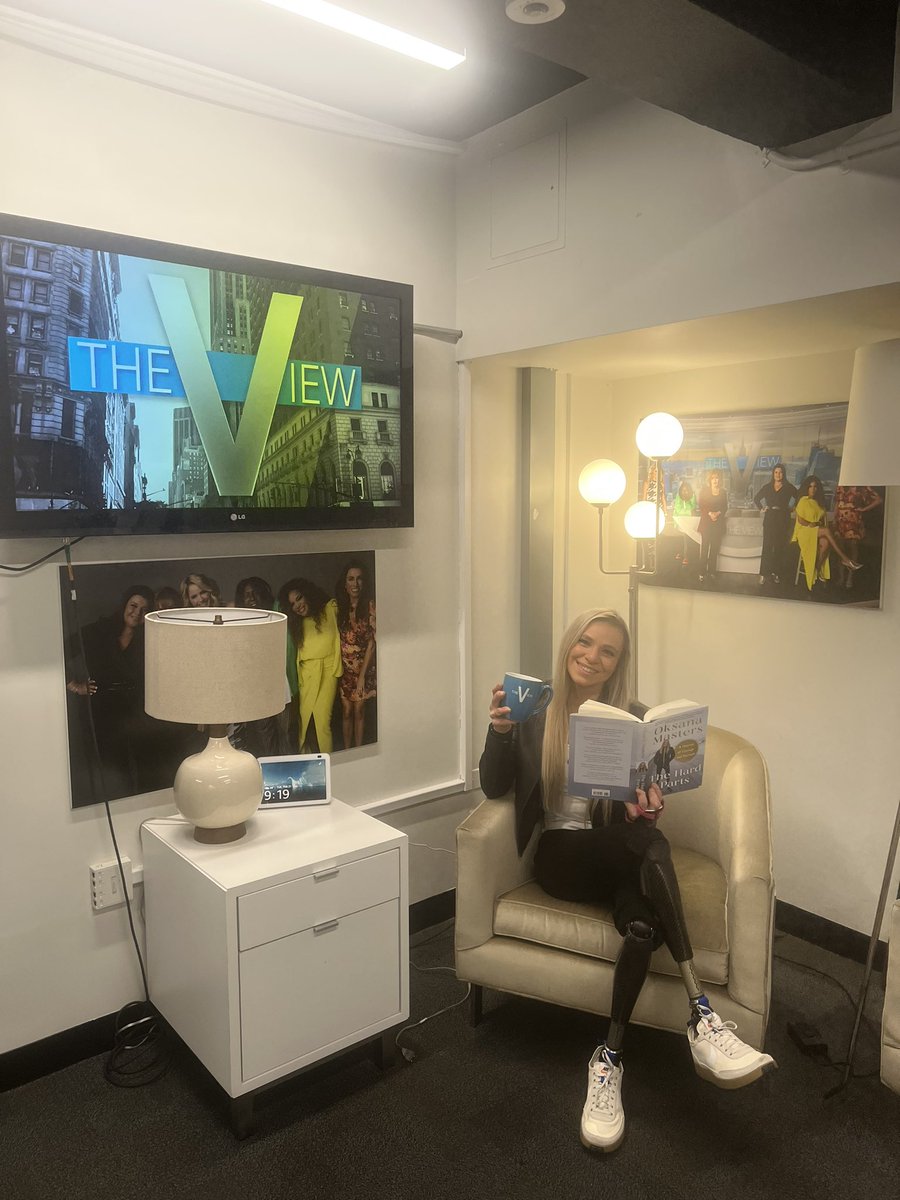 PUBLICATION DAY is here for my memoir THE HARD PARTS!!!!! Excited to be here with <a href="/TheView/">The View</a> 🤗🤗
<a href="/ScribnerBooks/">Scribner</a>