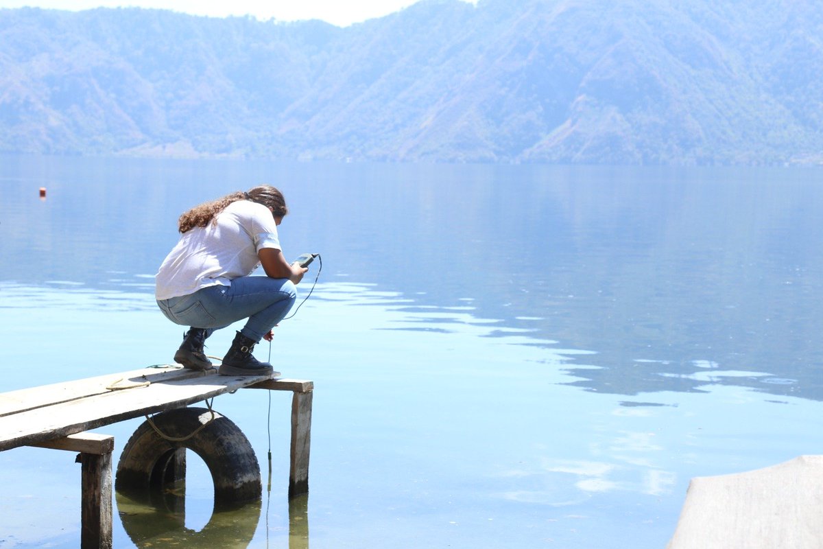 Oxfam_CA's tweet photo. ✨ Pudimos recorrer la Laguna de Ayarza y conocer más el trabajo de #Codidena y los Jóvenes Científicos del Agua, así como del @oie_gt en la importante tarea de monitorear el agua de esta Laguna ante la presencia de actividad minera en el área.  
👇🏾 https://t.co/YTKoxfWIYF