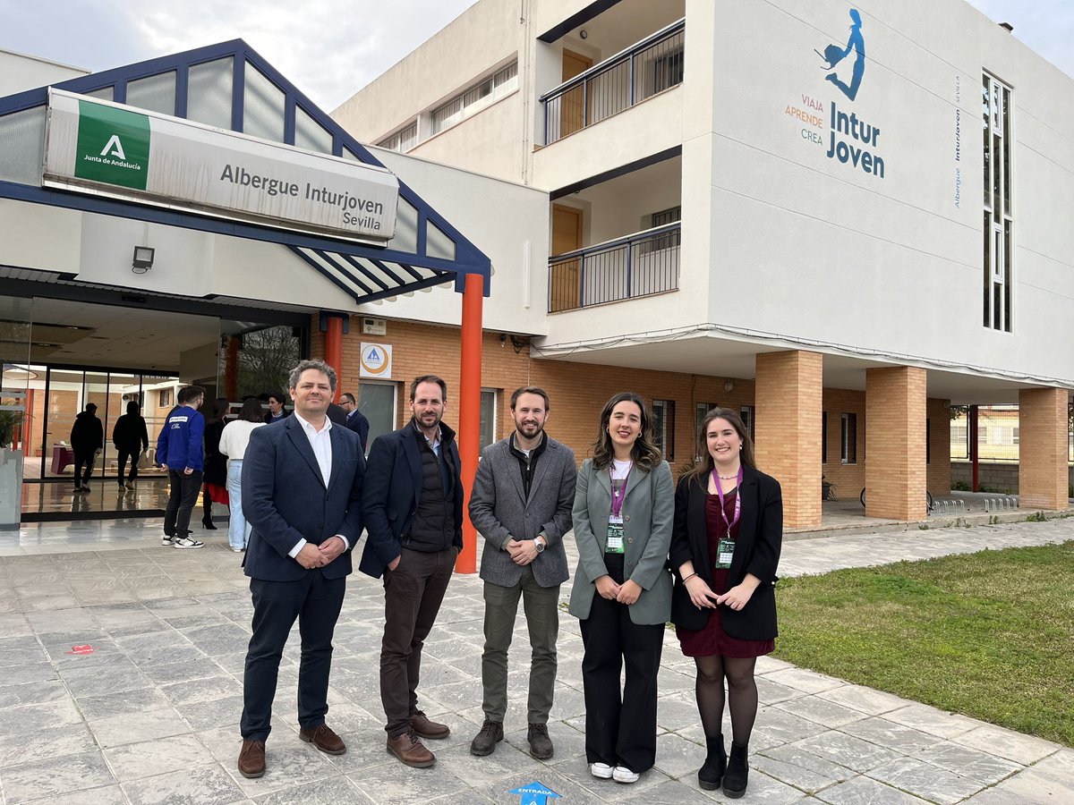 ESN_UPO's tweet image. Queremos agradecer al @inturjoven Sevilla la acogida y la predisposición para hacer un evento más accesible y cómodo, así como a @corrales_cm y @ChemaValencina del @IAJuventud por el apoyo y la ayuda que siempre nos han facilitado para que el evento saliera de 10 👏🏼👏🏼👏🏼