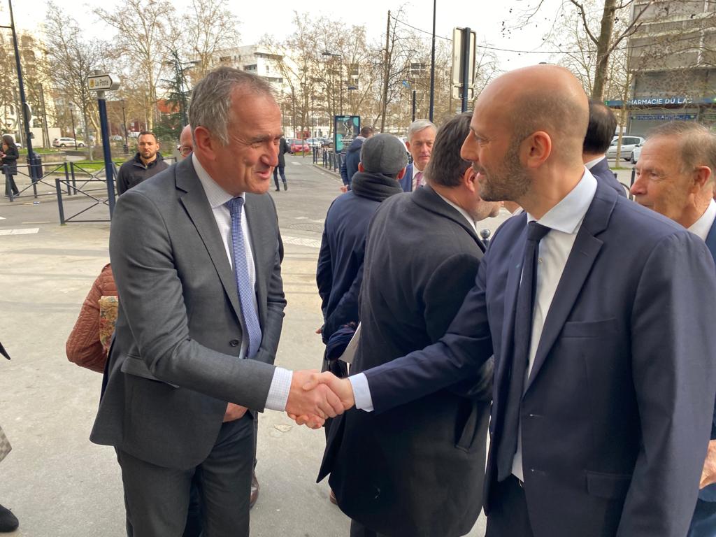 Inauguration ce jour du nouveau <a href="/PIMMSdeBordeaux/">pimms médiation Bordeaux</a> aux Aubiers par <a href="/StanGuerini/">Stanislas Guerini</a>, ministre de la Transformation et de la Fonction publiques. Eric van Der Vliet, directeur territorial <a href="/enedis/">Enedis</a> partenaire du PIMMS est "heureux de faciliter l'accès aux services publics pour tous".