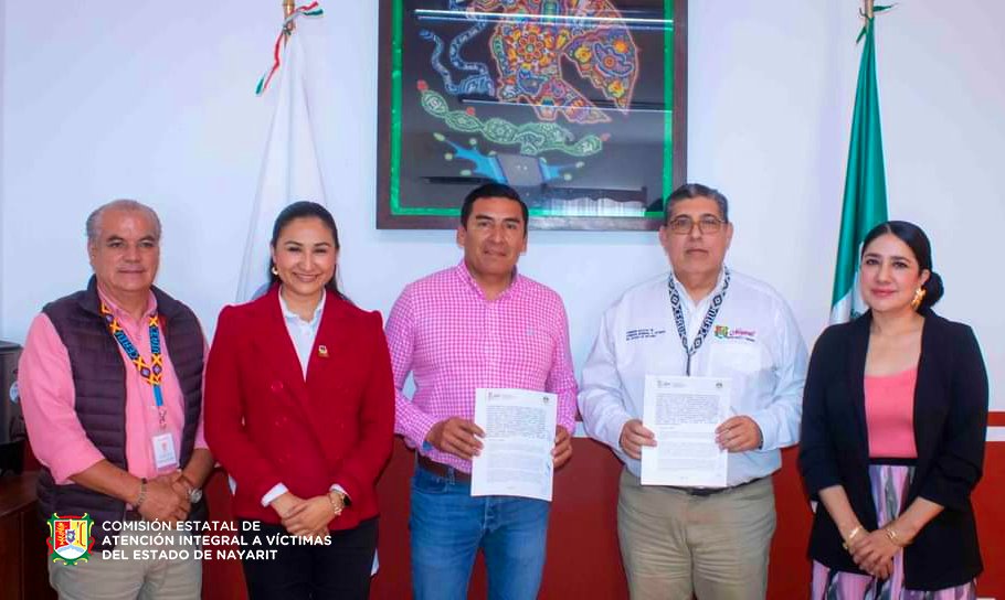 ComisionEstatal's tweet photo. 🔴Firma del convenio entre el Municipio de  Jala y la CEAIV  en el marco de colaboración para fortalecer el trabajo en equipo, brindando un mejor servicio y atención a las víctimas de un delito o de la violación de sus derechos humanos. https://t.co/gMjYab3xND