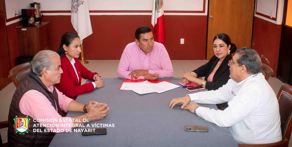 ComisionEstatal's tweet photo. 🔴Firma del convenio entre el Municipio de  Jala y la CEAIV  en el marco de colaboración para fortalecer el trabajo en equipo, brindando un mejor servicio y atención a las víctimas de un delito o de la violación de sus derechos humanos. https://t.co/gMjYab3xND