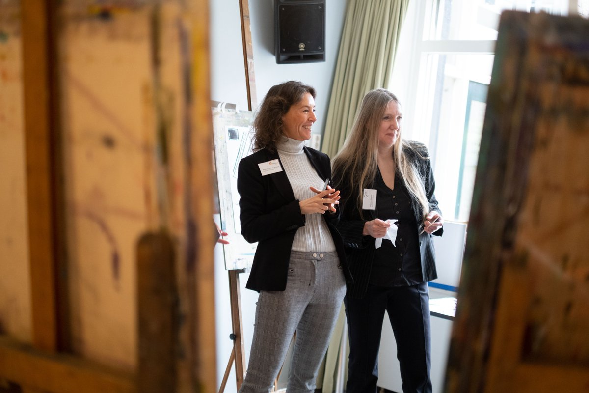 𝐃𝐞 𝐤𝐮𝐧𝐬𝐭 𝐯𝐚𝐧 𝐦𝐨𝐠𝐞𝐥𝐢𝐣𝐤𝐡𝐞𝐝𝐞𝐧 𝐜𝐫𝐞ë𝐫𝐞𝐧 ✨
Hoe kun je kunst, cultuur en erfgoed inzetten voor maatschappelijke vraagstukken? Dit thema stond afgelopen vrijdag centraal tijdens onze belevingslunch. Vele statenleden van de provincie lieten zich inspireren.