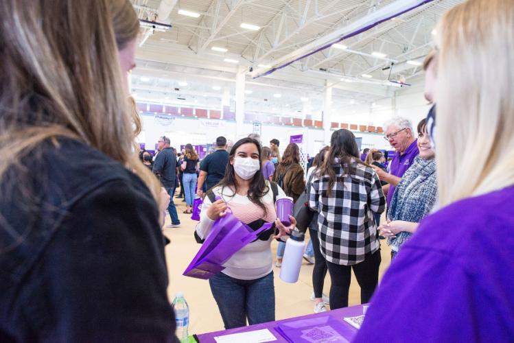 SFASU's tweet photo. College-bound students are invited to SFAโs Showcase Saturday event planned for Feb. 25! ๐๐ค๐
Spend a day experiencing university life firsthand, touring campus and having all your college questions answered. Learn more at https://t.co/uiZmBAwtKY. #SFAShowcase https://t.co/ACgfzoXPXC