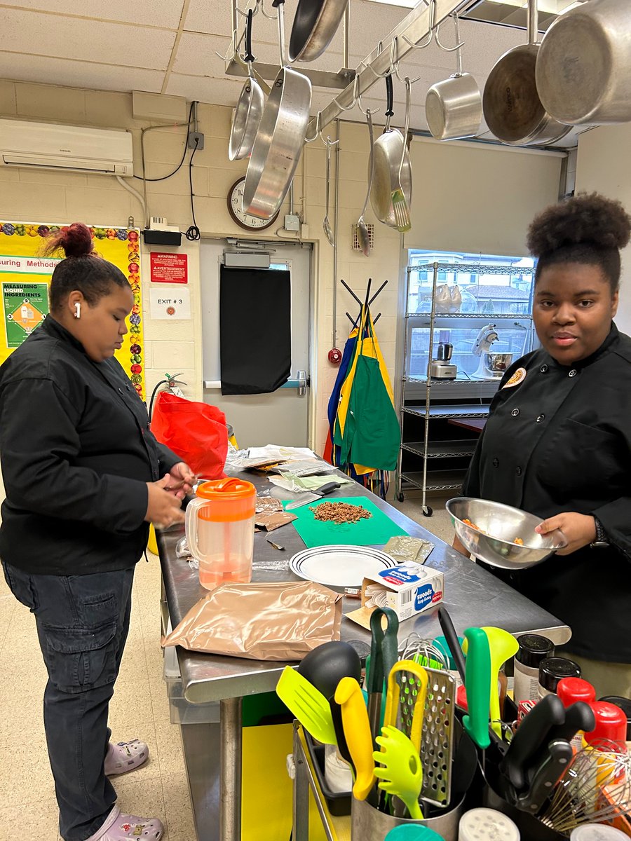 BelalShadin's tweet photo. Prep for upcoming Skills USA comp. @nazibadruddin ty for coming out today! @dstdreamcatcher @Gerald_Fitzhugh @Cassimiro0411 @OHSFrantan #goodtogreat #skillusa https://t.co/upgpIJfevH