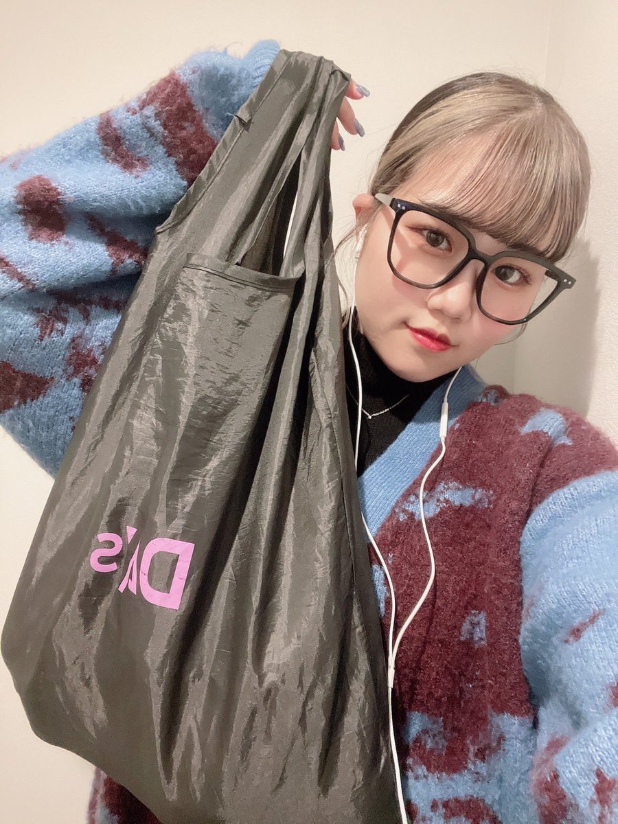 das_official_'s tweet photo. 2/23(木祝) Zepp公演まで…あと2日🤍

当日券の販売が決定いたしました🎉

チケット引き換えのご案内はDA's公式HP（https://t.co/W13b6Zz5jd）よりご確認ください😊

そしてDA's GOODS購入特典は…
Zepp公演限定✨出演メンバーのサイン入りチェキをプレゼント🥰 https://t.co/NtSH8WV09Q