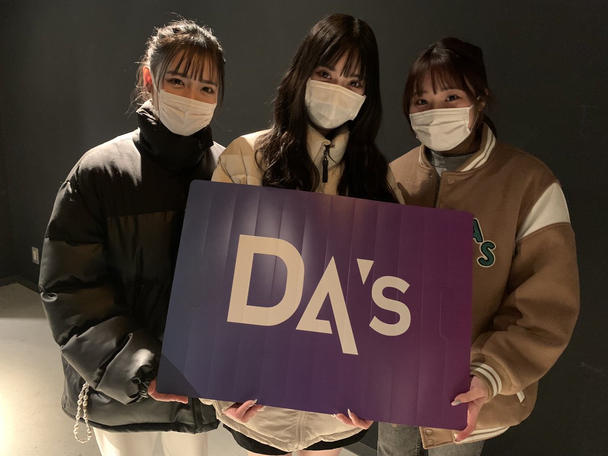 das_official_'s tweet photo. 2/23(木祝) Zepp公演まで…あと2日🤍

当日券の販売が決定いたしました🎉

チケット引き換えのご案内はDA's公式HP（https://t.co/W13b6Zz5jd）よりご確認ください😊

そしてDA's GOODS購入特典は…
Zepp公演限定✨出演メンバーのサイン入りチェキをプレゼント🥰 https://t.co/NtSH8WV09Q
