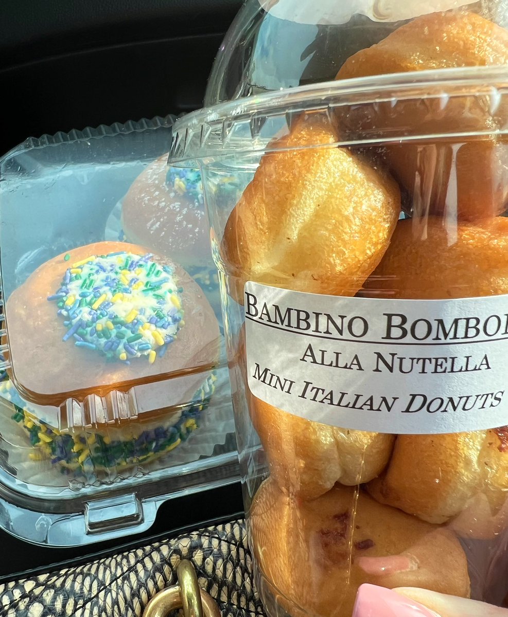AGirlInPhilly's tweet image. Italians celebrate #MardiGras too 😉😁 #bombolone