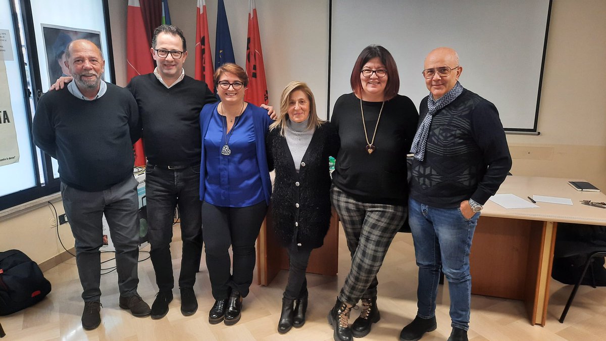 cgilbat's tweet photo. 🟥Completata la segreteria della #Filcams Cgil Bat. Buon lavoro a Tina, Anna e Nicola 💪
@FilcamsCgil
@BarbaraNeglia https://t.co/jNrouvtxTG