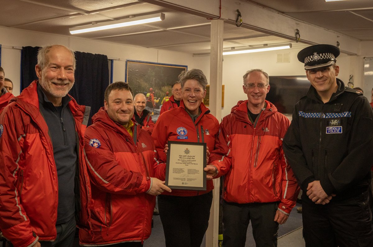 newsar's tweet photo. @NWPolice Temporary Superintendent Owain Llewellyn recently visited our base to present a commendation to the team - thank you!
See details here 
https://t.co/HYQFlf0XAE https://t.co/0v24P62xF9