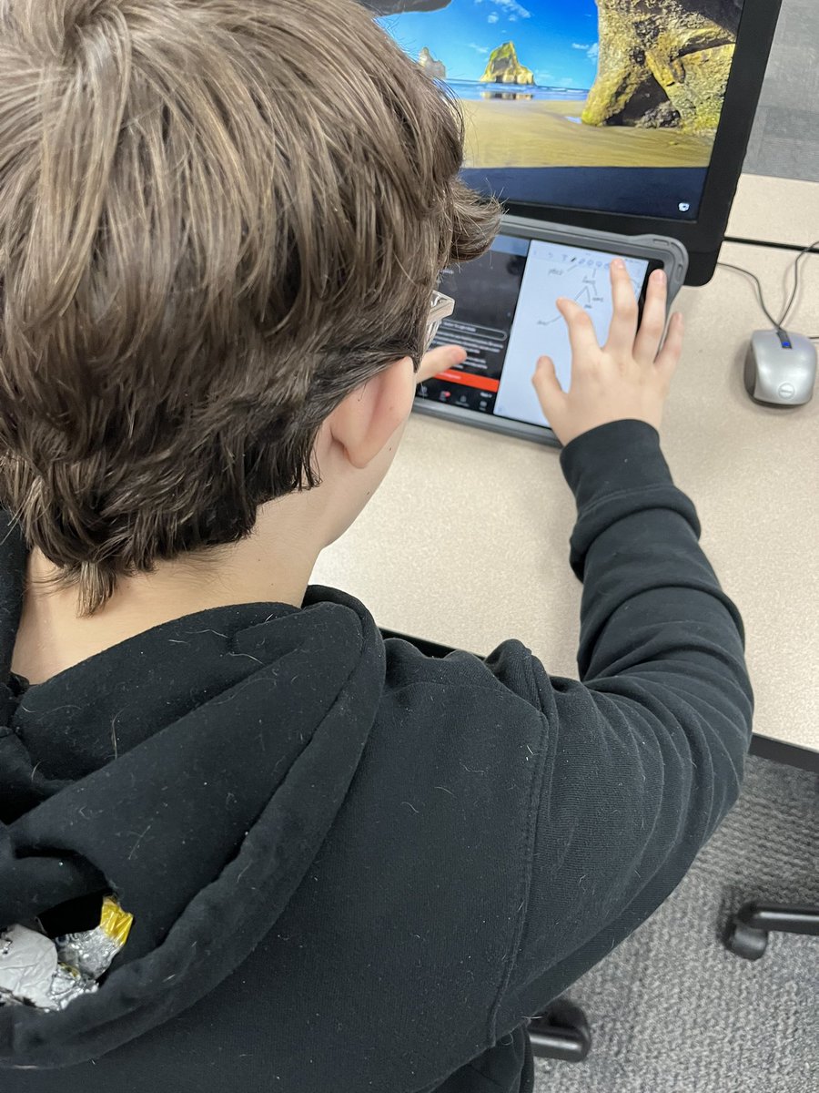 JulieHeffner's tweet image. Student’s using Notability to create an organizational chart for their Food Truck Business.  #shsdigitallearning #4xads #blackhawkpride