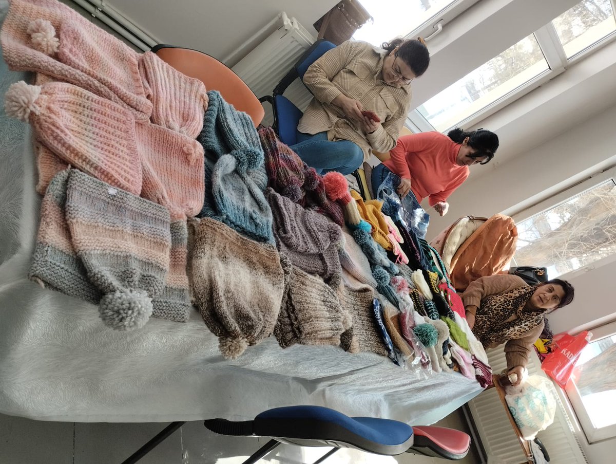 AdemBalc12's tweet photo. Susuz Halk Egitimi Merkezi tarafından Deprem Bölgesi için kışlık atkı,bere ve çorap gibi yardım malzemeleri depremzede kardeslerimize gönderildi.
@tcmeb  @onuryilmazer_ @karsmem @aagabeyoglu @BlentZengi1 @AtifZerman https://t.co/e4ehWw0voc