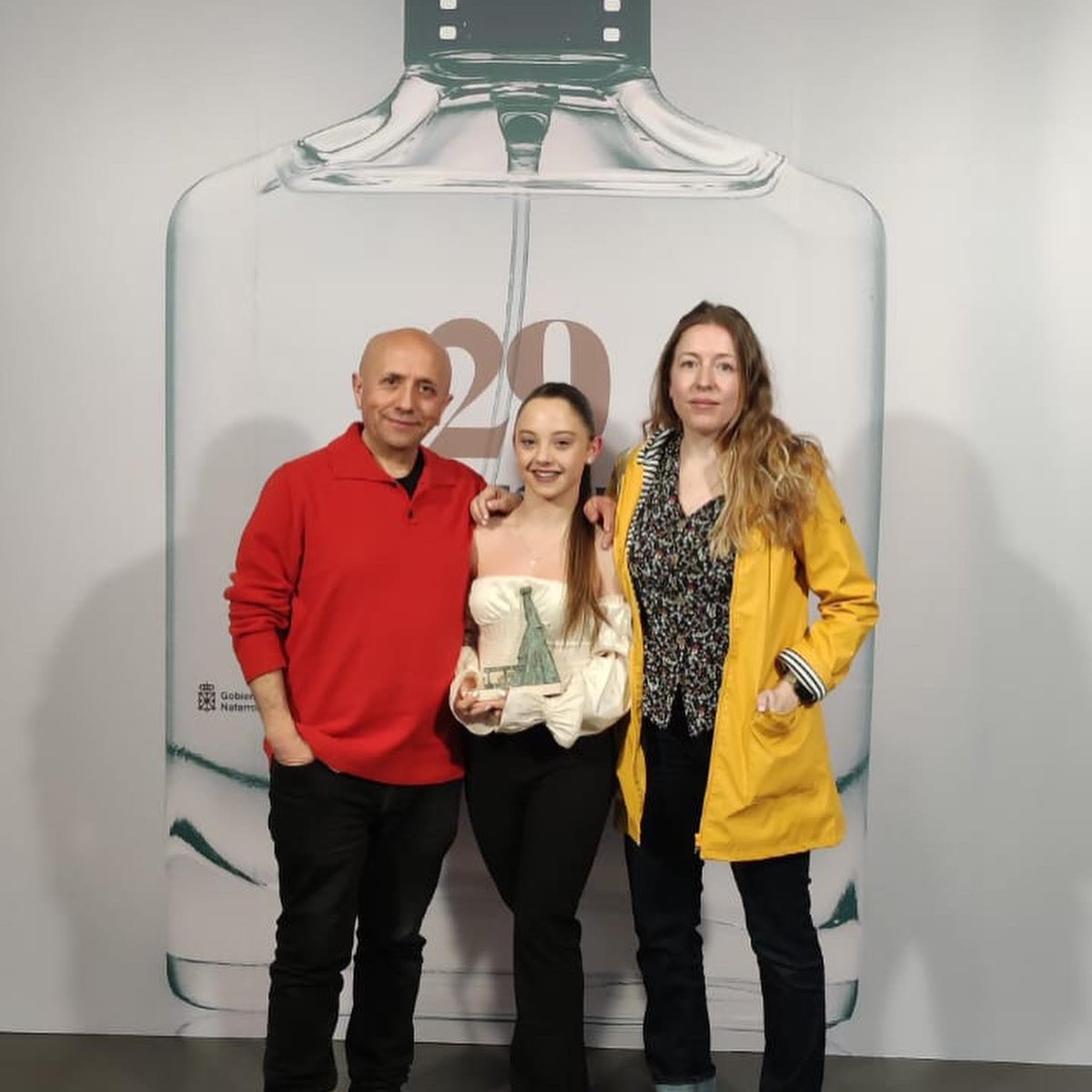 RuthFrancoManag's tweet photo. La actriz #CarlaQuilez protagonista de #LaMaternal acompañada por su directora #PilarPalomero recibió ayer el #premiocastildetierra en la primera jornada de la 29ª Muestra del Cine Español de Tudela 💫 ¡Enhorabuena Carla! 👏
#PREMIO #actriz #castildetierra https://t.co/ZfWHA8UAf5