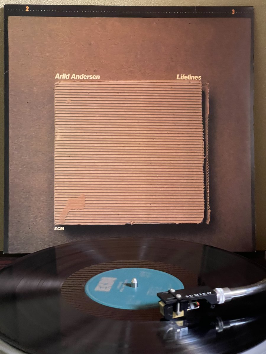 jazzamurai's tweet photo. #JAZZ
#vinyl
#ArildAndersen
Life lines / 1981
イマイチなジャケ写からは想像できない程素晴らしい盤。
ベースの音がとてもリアル。
今まで何枚ものECM盤で聴いてきたが素晴らしい音色のベーシストと再確認。
加えて大好きなWheelerの懐深いロングトーンが美しい。
Motianの音数少ないドラムも良い。 https://t.co/y31B1JiZa9
