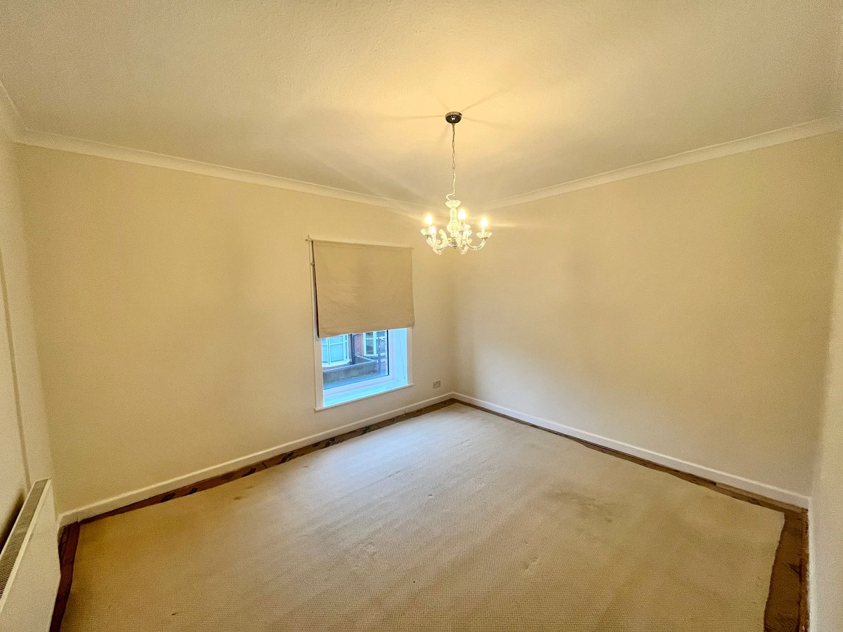 dlowedecorators's tweet photo. Completed work on another domestic property✨���🟢

We completed this look by using Dulux Matt almond cream on all walls and Matt white on the ceiling and stairs. We have glossed all woodwork leaving this home with a fresh new look. 

📧:enquiries@dlowedecorators.co.uk https://t.co/fSB4S29hbk
