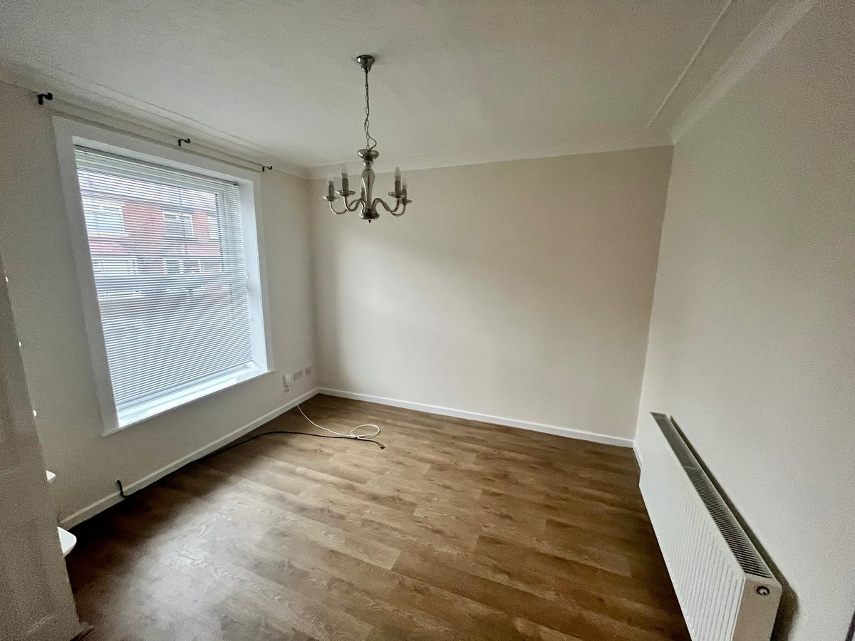 dlowedecorators's tweet photo. Completed work on another domestic property✨���🟢

We completed this look by using Dulux Matt almond cream on all walls and Matt white on the ceiling and stairs. We have glossed all woodwork leaving this home with a fresh new look. 

📧:enquiries@dlowedecorators.co.uk https://t.co/fSB4S29hbk