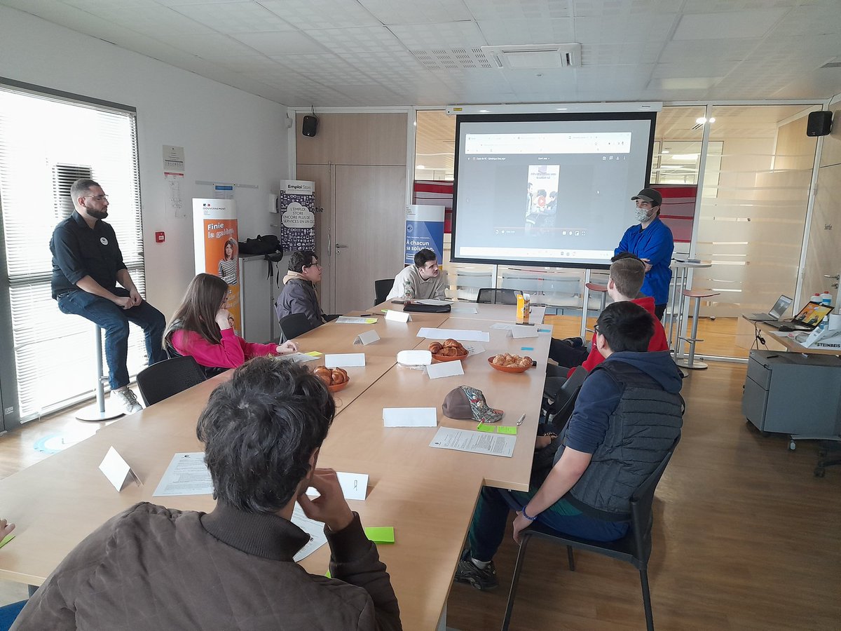 Aujourd'hui Clément et Mathis d'#HelloCharly viennent rencontrer les jeunes du #cej du #poleemploi d'Orange, pour travailler ensemble sur des contenus vidéos qui permettront à d'autres jeunes de découvrir nos services. 
 #PRIC #partenariat