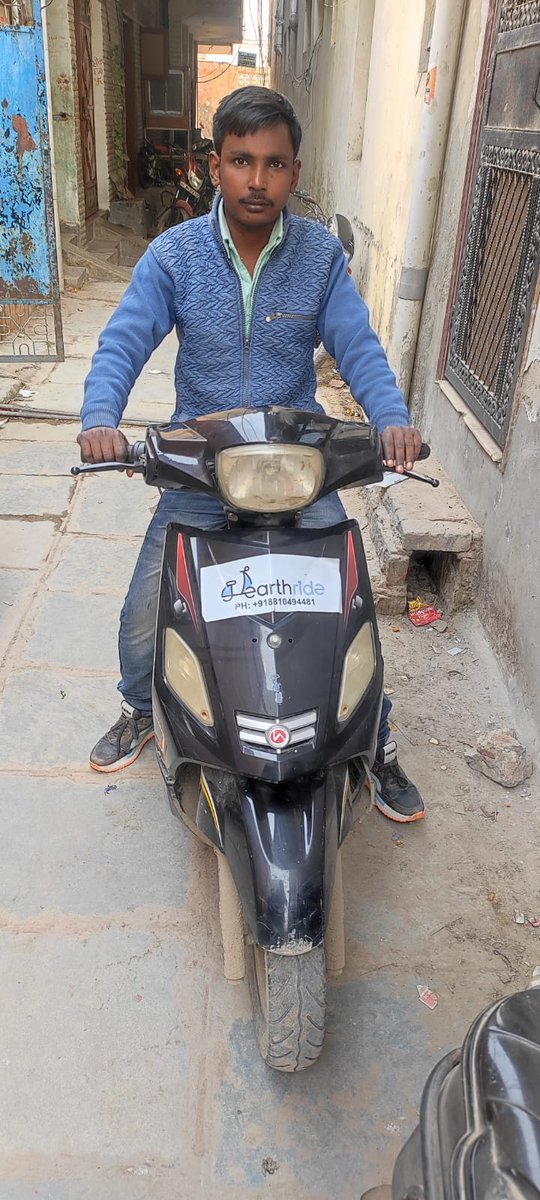 EarthRideIn's tweet image. We welcome Mr Rahul as our customer. He is a @zomato #DeliveryPartner in #VasantKunj. If you live in #VasantKunj, your next delivery might be on a @Hero_Electric #ElectricScooter provided by us. All the best Rahul