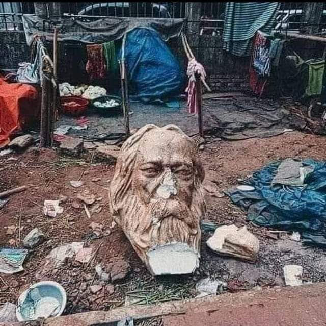 Wild_Monk_'s tweet photo. #Bangladesh (and the world) is celebrating #InternationalMotherLanguageDay and #islamist #extrimists were destroying the statue of legendary Nobel laureate Bengali poet Rabindranath Tagore. Photograph from #dhakauniversity campus, Bangladesh.

#Shame @hrw @UN @DhakaUni1921 https://t.co/5tjoyV2GYI