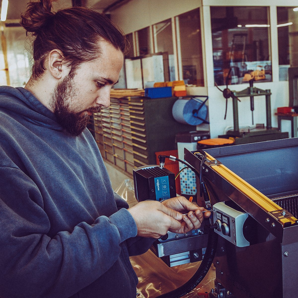 The principle of a lift loader is to separate workpieces with a cylindrical cross-section and transport them piece by piece to a secondary machine.
help-tec.ch

#project #development #industrial