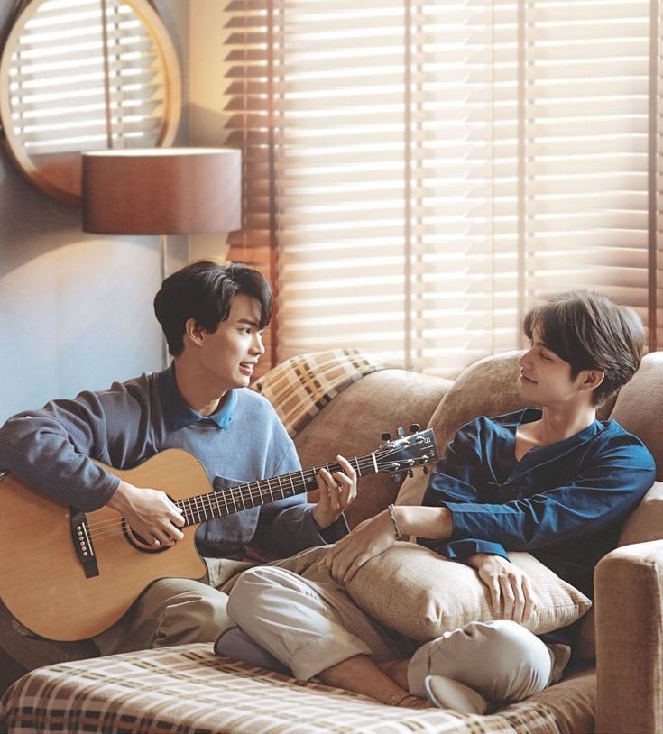 numerry_x's tweet photo. 코로나 걸려서 넷플추천으로 보고 왜 이걸 이제야 봤을까🥲🥲🥲
한번보고 다시한번보고 어느새 매일매주 보고 있는 날 발견했을때 이게 입덕인가 깨달았어
일상을 브윈으로 도배시켜 둔 날 너무 행복했어😆😆

왓타인 없는 삶 부질없다☀️🐰🤍💚
왓타인브윈만세🙌🙌🙌

#2gether3years https://t.co/v1BqTTcfUS