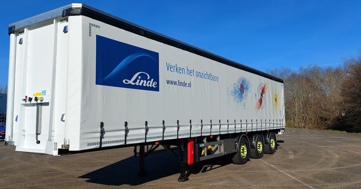 Burgtrailers's tweet photo. Nieuwe 3-assige Burg oplegger met schuifzeilopbouw staat klaar voor levering aan @Lindeplc Benelux.

Deze 3-assige oplegger is geschikt voor het vervoer van 18 stuks gaspallets met pneumatische vergrendeling en voorzien van @tridec gedwongen besturing.
#transport https://t.co/mUByhs4njs