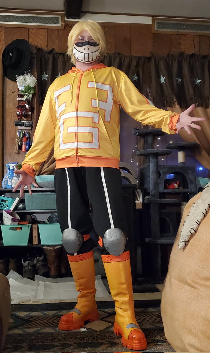 RhythmRender's tweet photo. Farmgum of #Katsucon2022 vs #Fatgum of #Katsucon2023!
#cosplay #bnha #mha https://t.co/V9oLQsqNWx