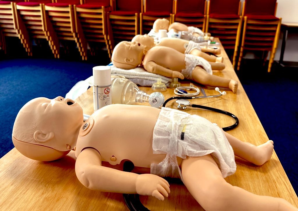 Thenetsaint's tweet image. Im looking for a couple more instructors to join our EPALS course on 23rd &amp;amp; 24th of March at @uhbwNHS - We will provide visiting faculty from beyond 20 miles pre-booked and paid for accommodation at the Hotel Du Vin! 
 Email Courtney.vinicombe@uhbw.nhs.uk #epals @ResusCouncilUK